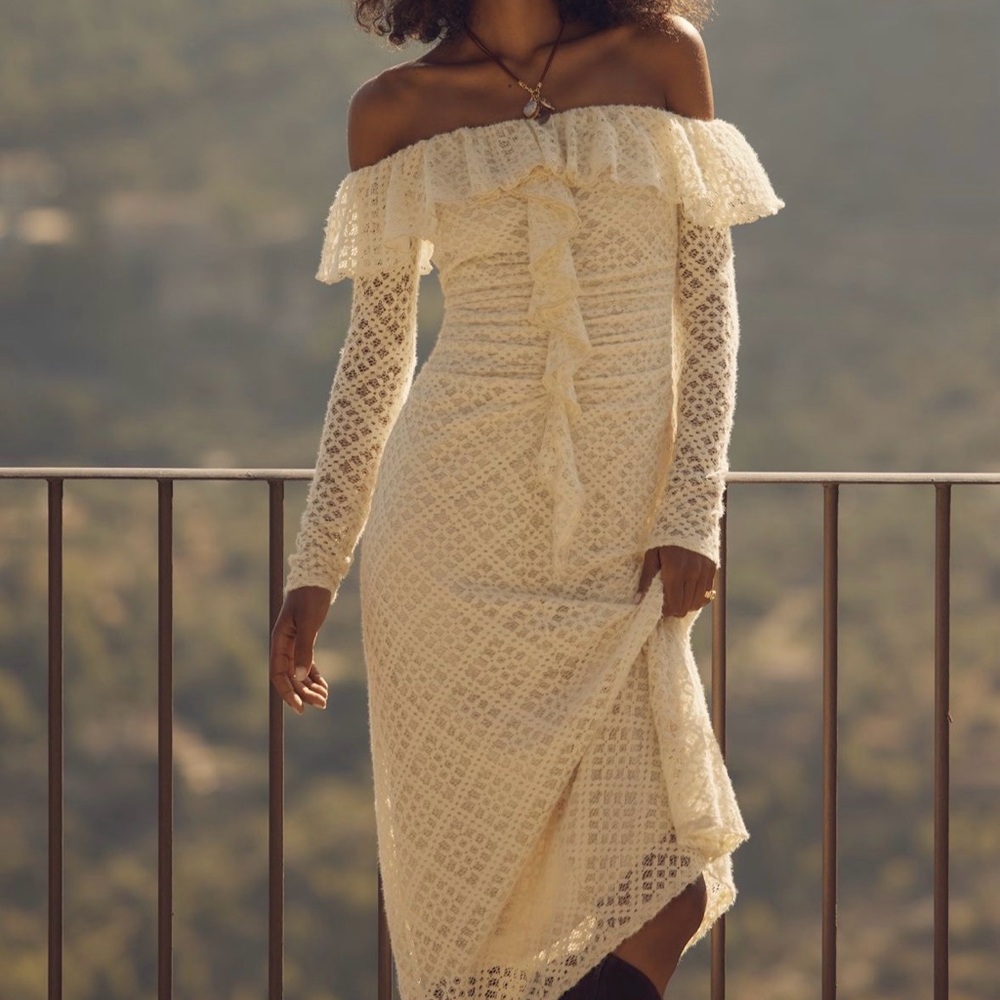 Astr the Label Cream Long Sleeve Lace Dress
